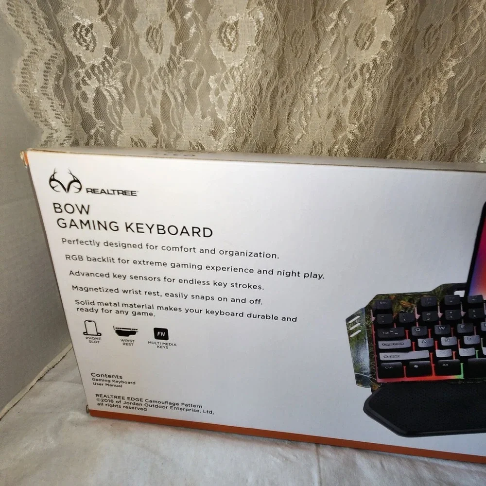 Realtree Bow gaming keyboard, certified, phone slot,magnetic wrist rest, led lit